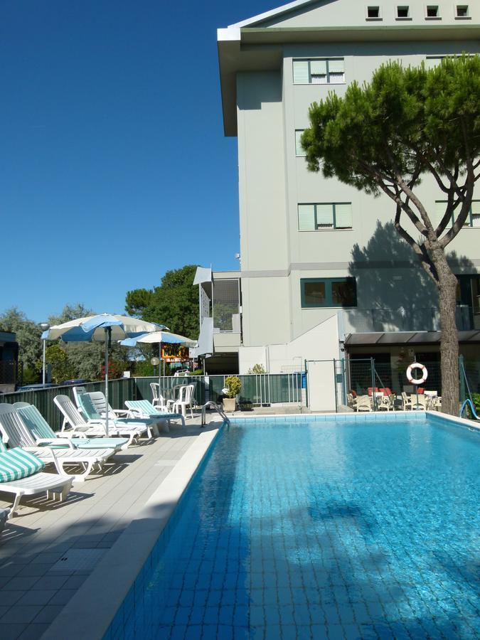 Hotel Brasilia Лидо ди Класе Екстериор снимка