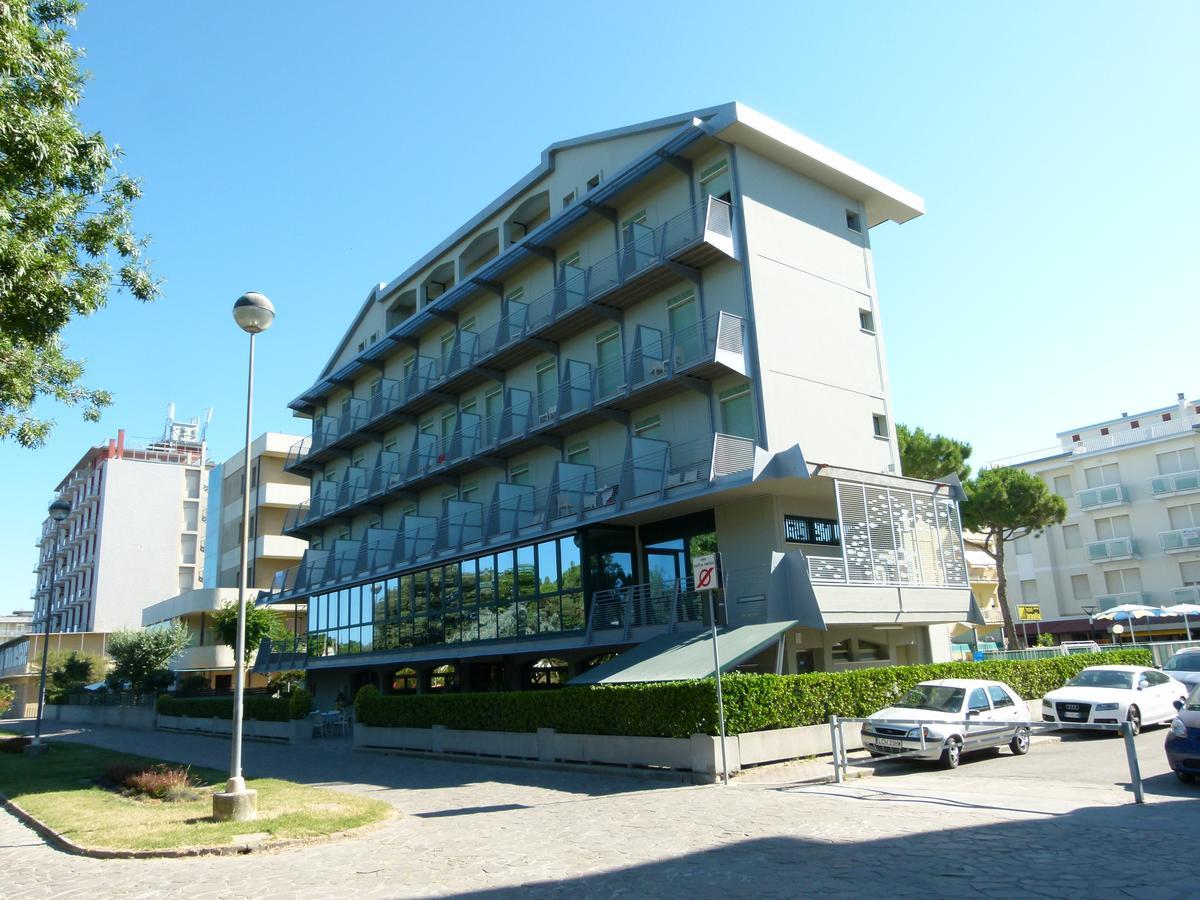 Hotel Brasilia Лидо ди Класе Екстериор снимка
