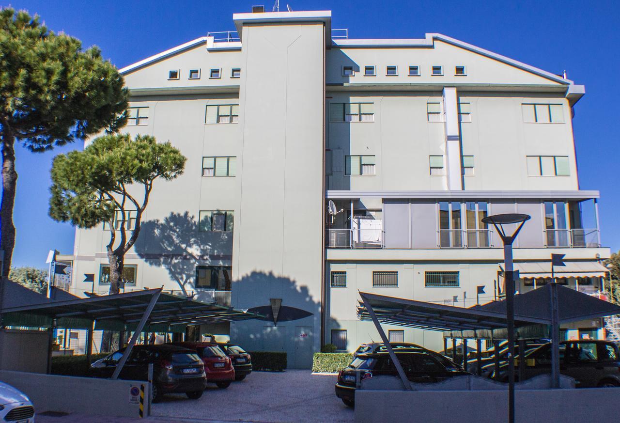Hotel Brasilia Лидо ди Класе Екстериор снимка